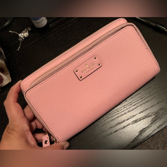 ♠️SOLD♠️Double zipper Kate Spade ♠️ wallet - Picture 1 of 6